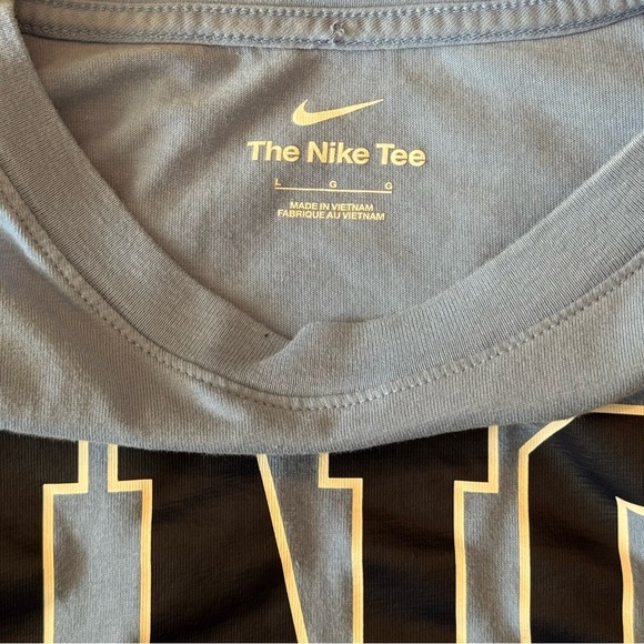 Nike University of North Carolina Men's Blue Graphic Log Long Sleeve - Picture 2 of 7